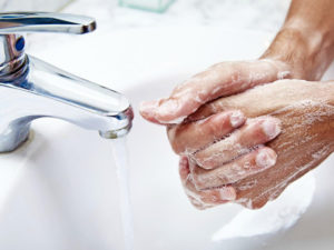 Мытье рук с мылом